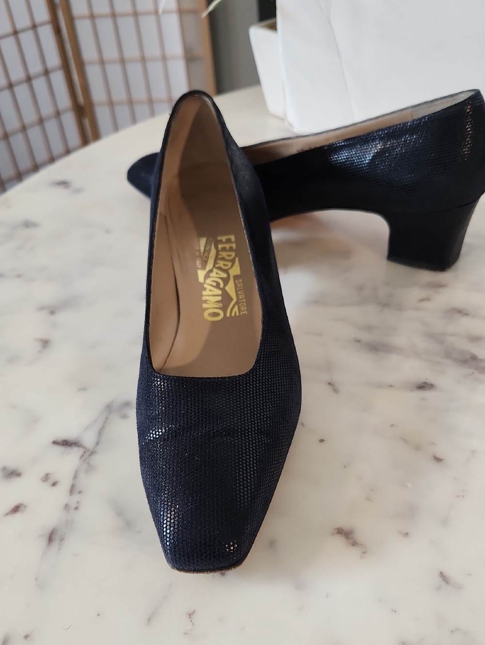 Salvatore Ferragamo Navy Textured Leather Mid-Heel Pumps Sz 8aa